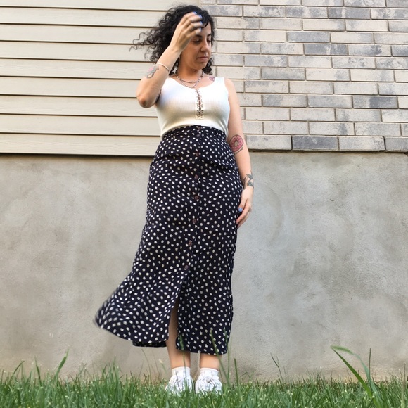 Little Daisy navy linen skirt - Picture 2 of 6